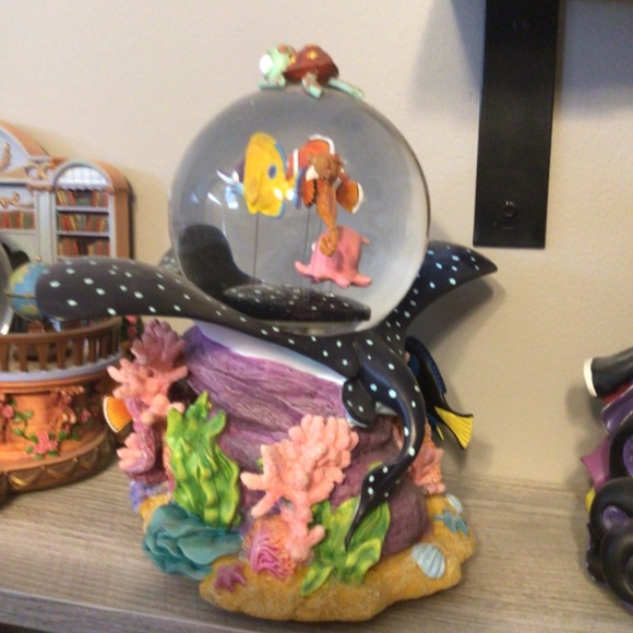 Finding Nemo Disney snowglobe - Picture 2 of 2